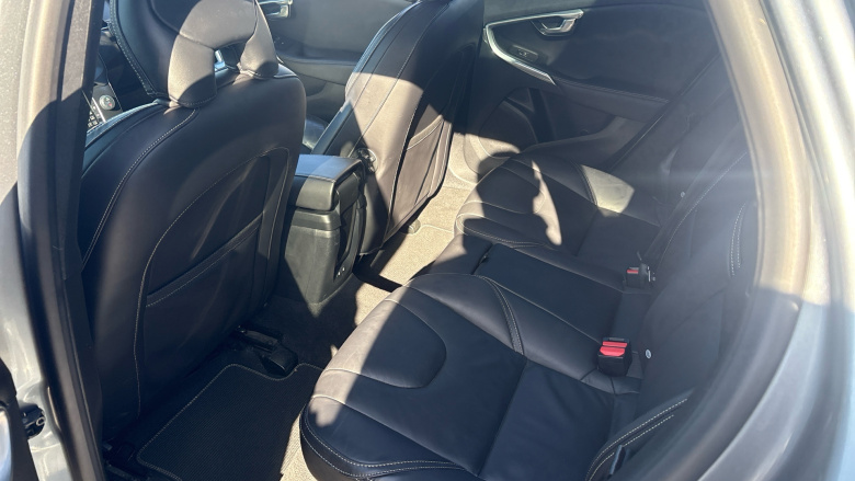 Volvo V40 D2 [122] R DESIGN Edition 5dr Diesel Hatchback